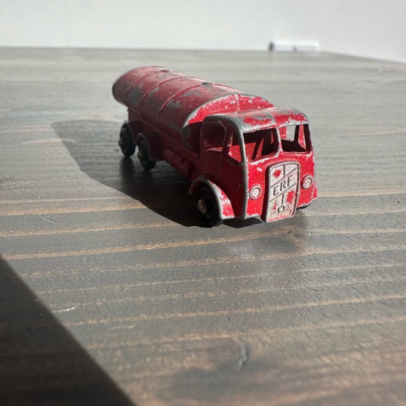 Vintage metal Matchbox Petrol tanker
Serial #11 - Picture 4 of 7
